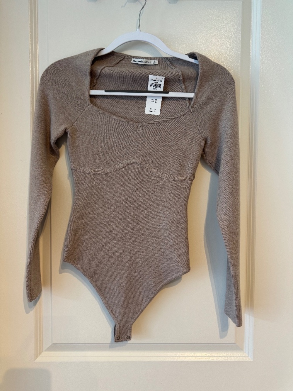 Abercrombie & Fitch Tope Long Sleeve Bodysuit; Size: Small